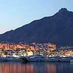 Designer Renovated Penthouse In Puerto Banus Appartamento