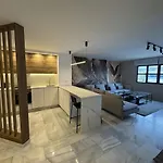 Apartman Designer Renovated Penthouse In Puerto Banus