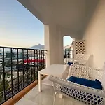 Designer Renovated Penthouse In Puerto Banus Lägenhet *
