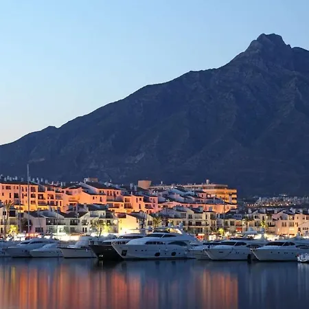 Designer Renovated Penthouse In Puerto Banus Διαμέρισμα