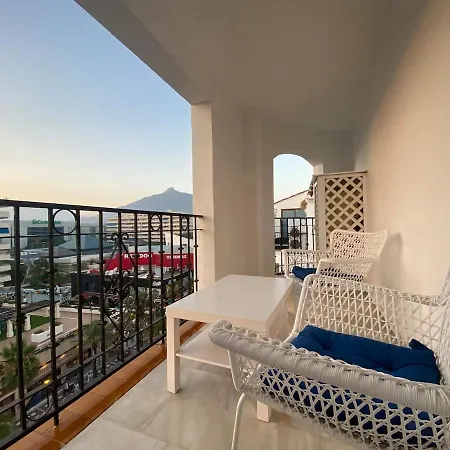 Designer Renovated Penthouse In Puerto Banus Διαμέρισμα *