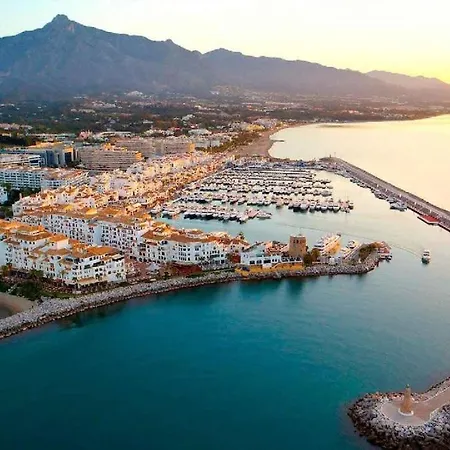 Designer Renovated Penthouse In Puerto Banus 马尔韦利亚